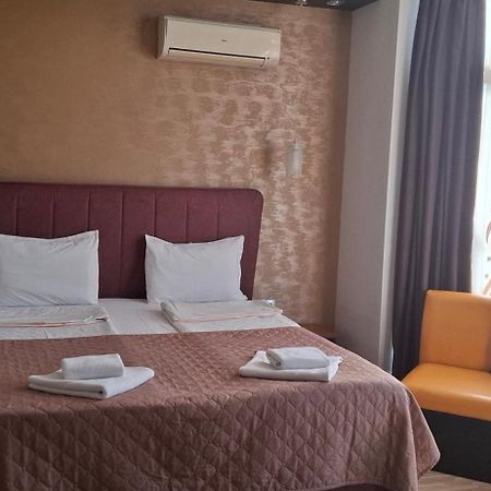 Fantasy Apartaments And Studios Avenue Комплекс Фантазия Хисаря ภายนอก รูปภาพ